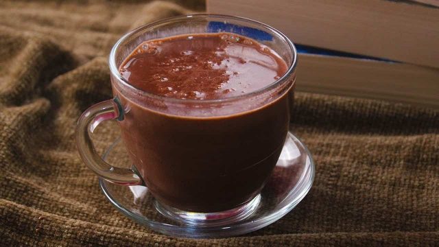خطوات تجهيز مشروب الشوكولاته