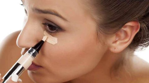 بالفيديو: تعلمي طريقة إخفاء للهالات السوداء المكياج