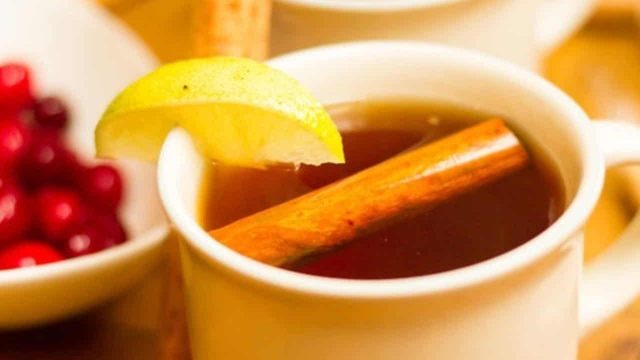 كيفية تجهيز شاي التوت بالقرفة