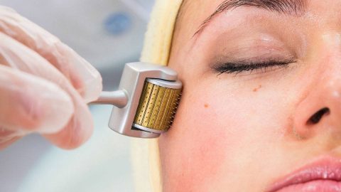 بالفيديو: الطريقة الصحيحة لاستخدام الديرما رولر