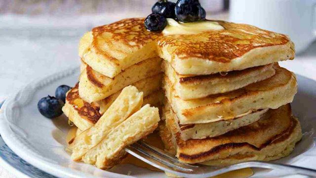 خطوات تجهيز بان كيك بدون حليب