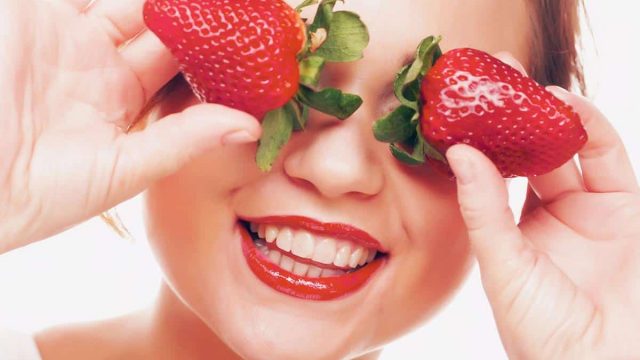 هذه الثمار تمنحك بشرة نقية وخالية من العيوب!