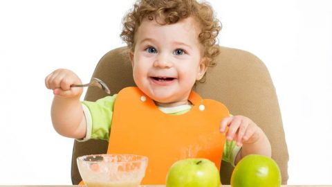كيف نطعم الطفل خلال السنة الأولى من ولادته؟