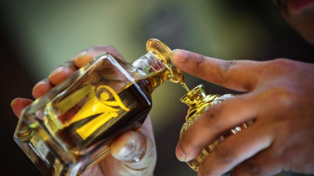 اكتشفي أفضل أنواع دهن العود بالصور