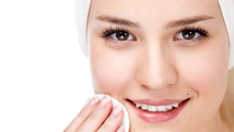 اكتشفي أفضل أنواع الزيوت لتسمين الوجه بشكل طبيعي