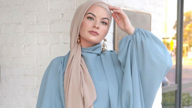 لفات الحجاب الفضفاضة تتصدر موضة المحجبات