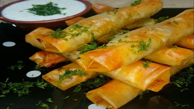 كيفية تجهيز رولات البيتزا المقلية