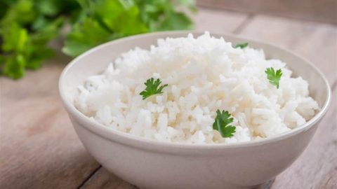 خطوات تجهيز أرز أبيض بدون زيت للرجيم