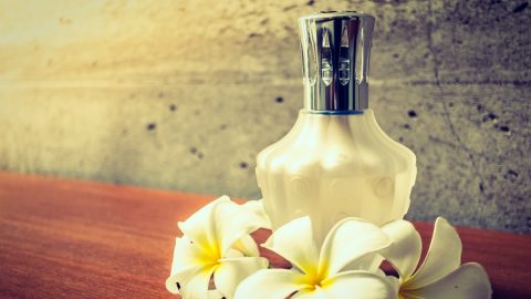 أفضل العطور التي عليك تجربتها في موسم الربيع