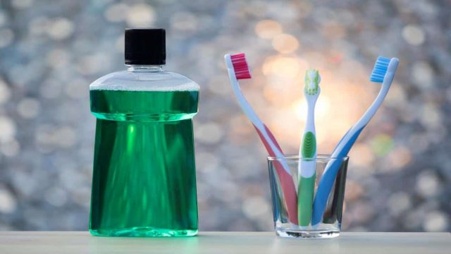طرق تحضير غسول منزلي للقضاء على رائحة الفم الكريهة