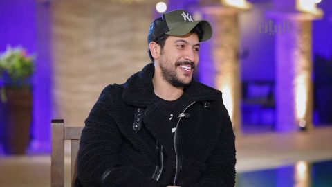 فيديو: فنان كويتي يستعرض اقتناء كمامات باهظة على السوشيال ميديا وهذه ردود الفعل!