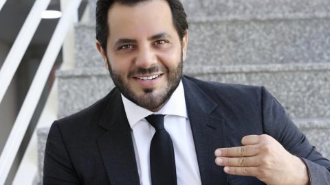 بالفيديو: نيشان يبالغ في الوقاية من فيروس كورونا ويتعرض للسخرية!