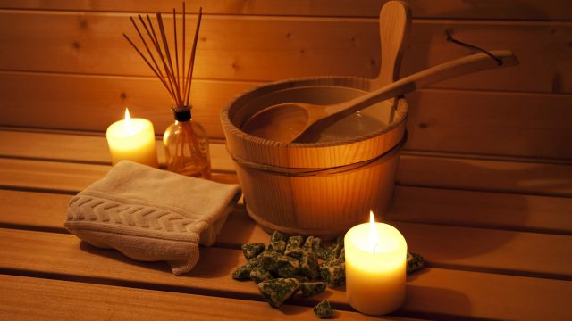 اكتشفي الفوائد الصحية لحمام الساونا!