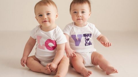 أسماء توائم أولاد متطابقة وعصرية تعرفي إليها معنا