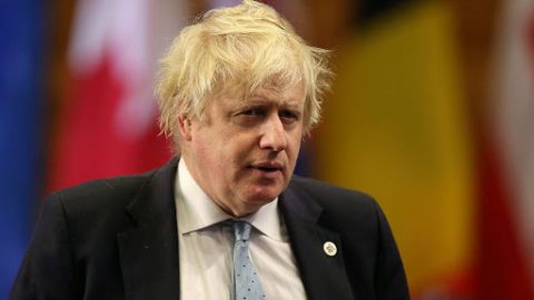 حالات حرجة بسبب فيروس كورونا ورئيس الوزراء البريطاني أولهم!