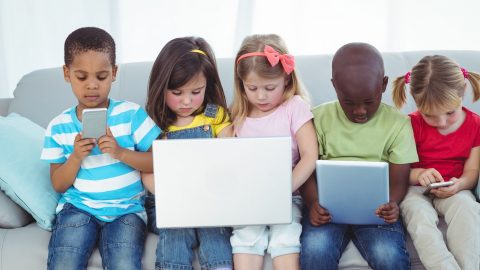 كيف تتعاملين مع فرط استخدام التكنولوجيا عند الأطفال؟