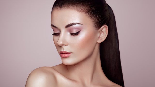 حيل لتعريض الفك بالمكياج عليك معرفتها!