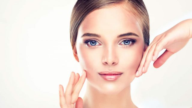 لا تفوتي أسرار استخدام النشا لإزالة الشعر الزائد من الوجه