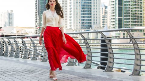بالصور: أفكار لتنسيق التنورة الماكسي لإطلالة أنيقة في العيد