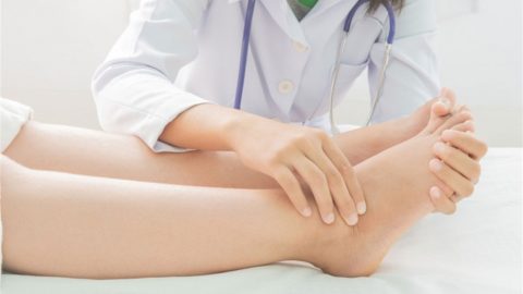 كيف تتعاملين مع تورم الجسم بعد الولادة؟