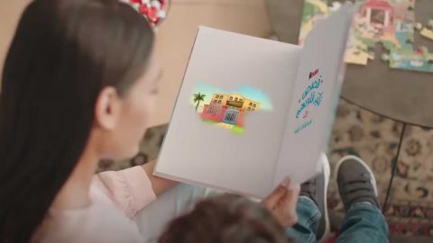 قصص تكبر قلوبهم: قصة قمر والبالونات الملونة