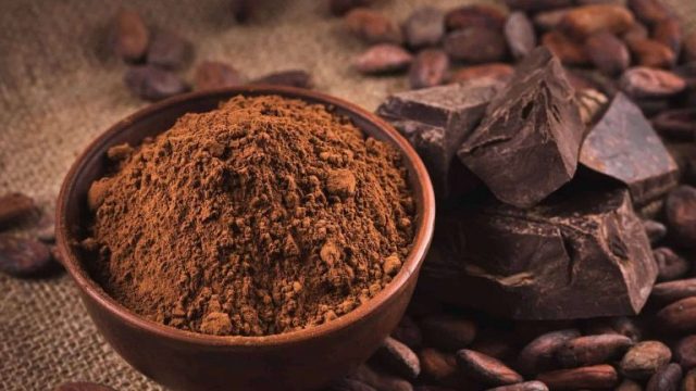 جربي قناع الكاكاو والعسل لشعر لامع وصحي