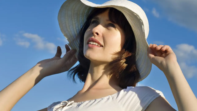 مواد طبيعية تحمي البشرة من أشعة الشمس بنفس تأثير الكريم الواقي