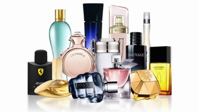 3 عطور نسائية فخمة مناسبة للأجواء الدافئة
