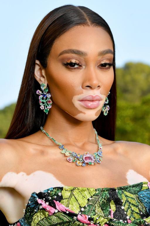 أفكار مكياج عصري باعتماد