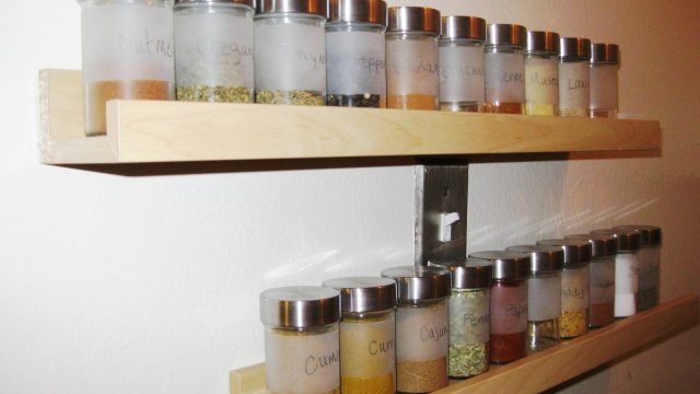 بالصور: أفكار مبتكرة وعملية لترتيب التوابل في المطبخ