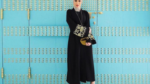 للمحجبات: موديلات فساتين بنقوش عصرية لإطلالة جذابة 2020