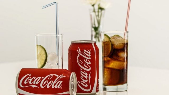أضرار صحية للمشروبات الغازية تجنبيها هذه الصائفة