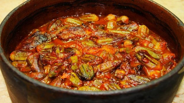 طريقة تجهيز صينية البامية في الفرن