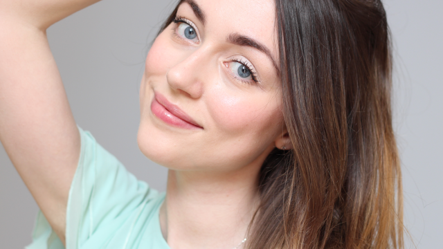 احصلي على مكياج صيفي ناعم ومشرق بهذه الخطوات!