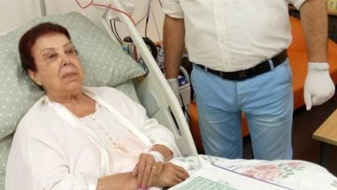 بالصورة: وصول جثمان رجاء الجداوي في تابوت معدني