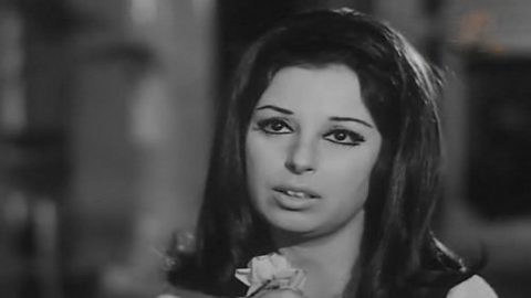 صورة لظهور نادر للفنانة نجاة الصغيرة في شوارع مصر