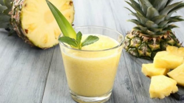 كيفية تجهيز سموثي الأناناس بجوز الهند
