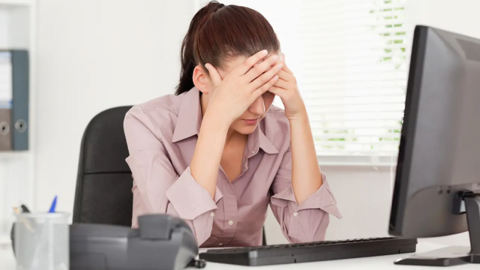 4 نصائح للتعامل مع التوتر قبل العودة للعمل