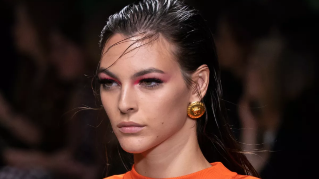 بالصور: مكياج عيون باستيل ملون من عروض أزياء صيف 2020