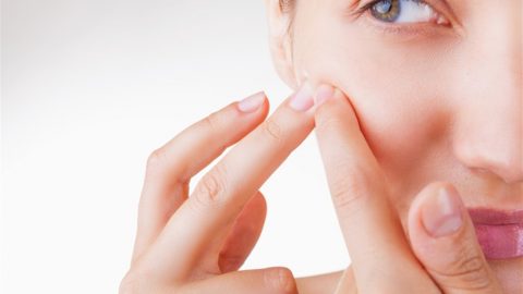 4 حلول منزلية للتخلص من مشكل الحبوب تحت الجلد