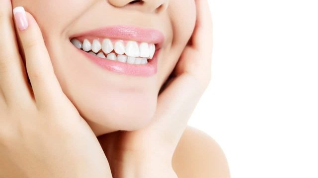 5 عادات يومية للحفاظ على أسنان بيضاء