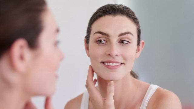 إليك أفضل أقنعة الحليب لعلاج مشاكل البشرة الجافة