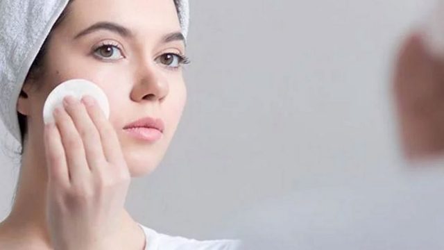 8 نصائح للعناية بالبشرة الدهنية.. اكتشفيها