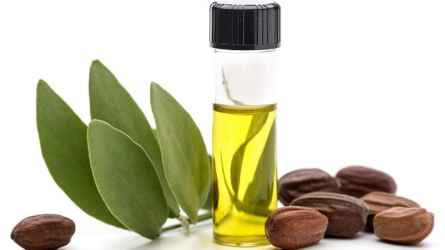 استخدامات جمالية لزيت الجوجوبا ستجعله زيتك المفضل!