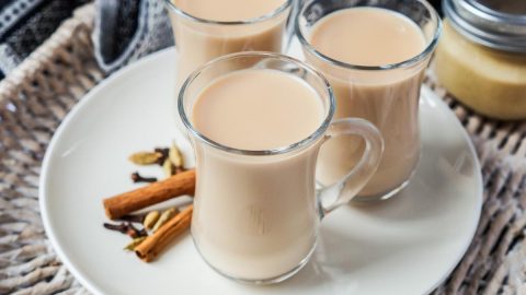 خطوات تجهيز الشاي العدني