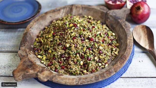 طريقة تجهيز سلطة الفريكة بالأعشاب والخضار