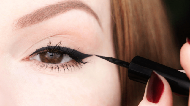 تعرفي إلى طرق رسم الآيلاينر بدون أخطاء للمبتدئات