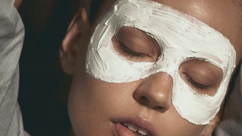 3 أقنعة ليلية لبشرة صحية ومشرقة نهاية الأسبوع .. جربيها