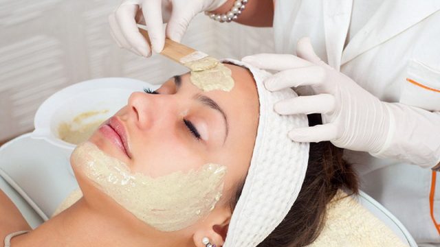 أخطاء أثناء علاج البقع الداكنة… تعرفي إليها