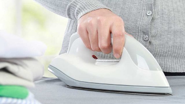 5 حيل لتنظيف مكواة البخار بشكل بسيط وفعال!